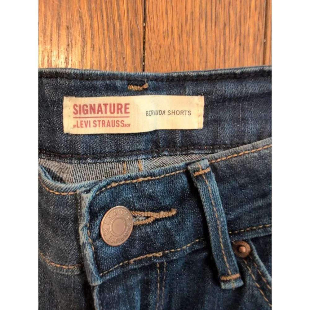 Signature by Levi Strauss & Co Womens Dark Wash Cuffed Stretch Bermuda Shorts 2‎